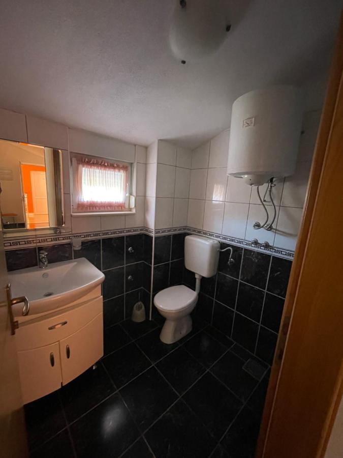 Apartman Jukic Hotel Marina Buitenkant foto
