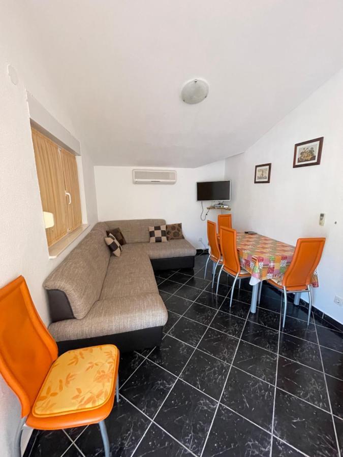 Apartman Jukic Hotel Marina Buitenkant foto