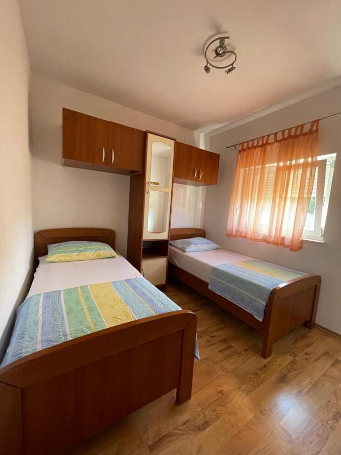 Apartman Jukic Hotel Marina Buitenkant foto