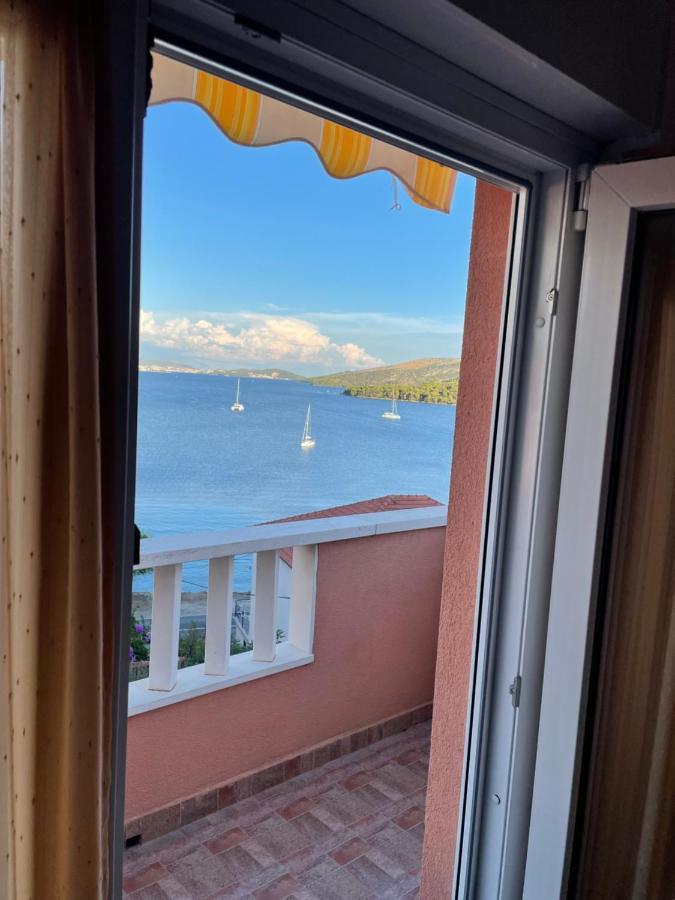 Apartman Jukic Hotel Marina Buitenkant foto